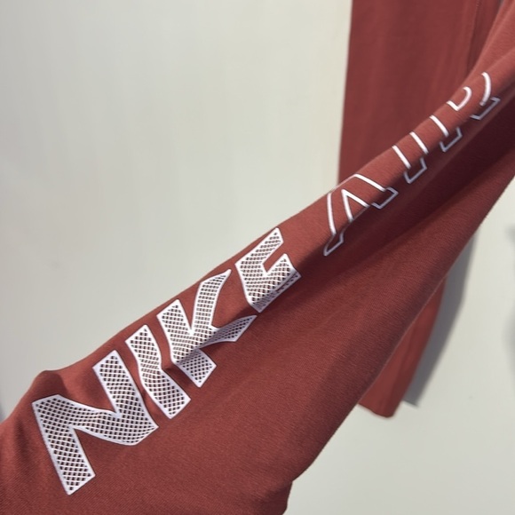 Nike tight fit high-rise full length women’s leggings, medium new with tag mauve - Picture 3 of 5